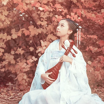 落葉意境彈琵琶女生頭像，唯美古風真人頭像