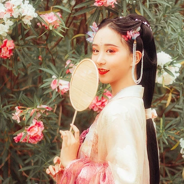 蝶蓮花女生頭像，唯美古風真人頭像