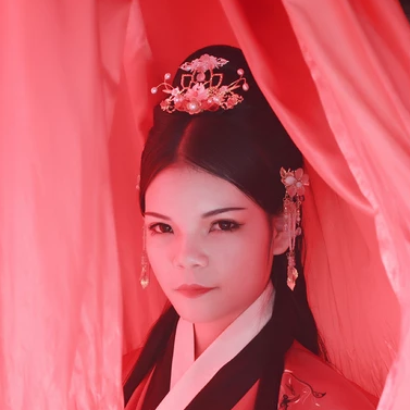 傾城紅衣女子頭像，唯美古風真人頭像