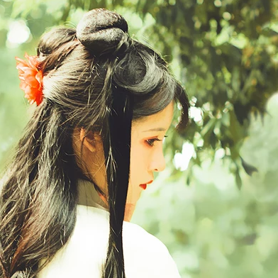嬌艷彼岸花女生頭像，唯美古風真人頭像