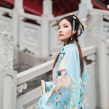長相思帶傘女生頭像，唯美古風真人頭像