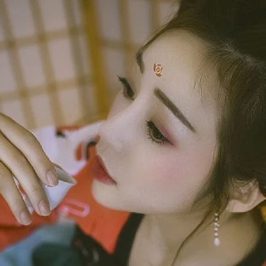 傷感喝酒女生頭像，唯美古風真人頭像