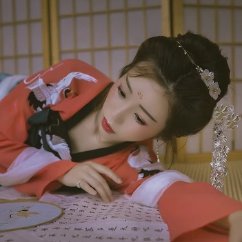 傷感喝酒女生頭像，唯美古風真人頭像