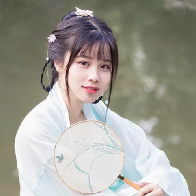 淡雅帶團扇女生頭像，唯美古風真人頭像