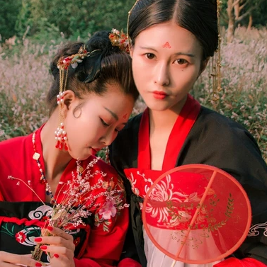 嬌艷紅衣閨蜜頭像，唯美古風真人頭像