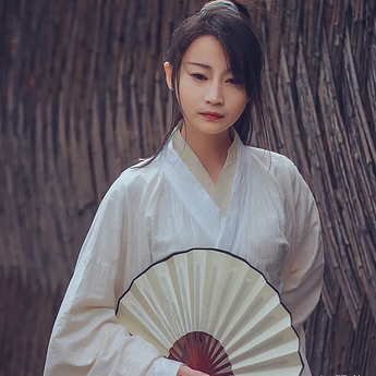 復(fù)古瀟灑帶折扇女生頭像，唯美古風(fēng)真人頭像