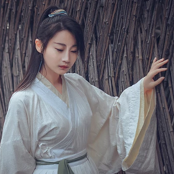 復(fù)古瀟灑帶折扇女生頭像，唯美古風(fēng)真人頭像