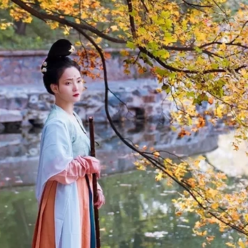 秋風落葉女子頭像，唯美古風真人頭像