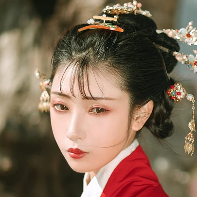 紅衣女子流淚頭像，唯美古風真人頭像