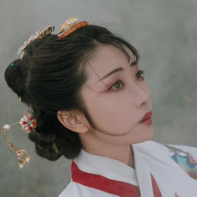 紅衣女子流淚頭像，唯美古風真人頭像