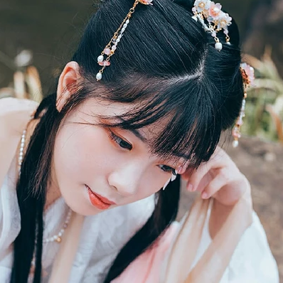 三櫻帶團扇女子頭像，唯美古風真人頭像