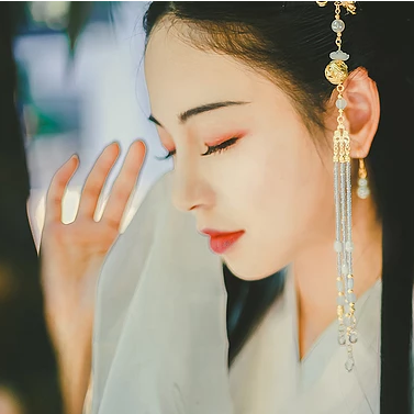 喝酒傷感女生頭像，唯美古風真人頭像