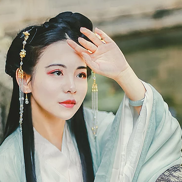 喝酒傷感女生頭像，唯美古風真人頭像
