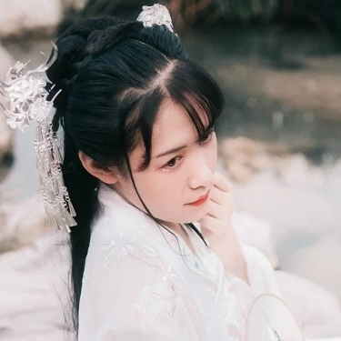 淡粉色帶團扇女子頭像，唯美古風真人頭像