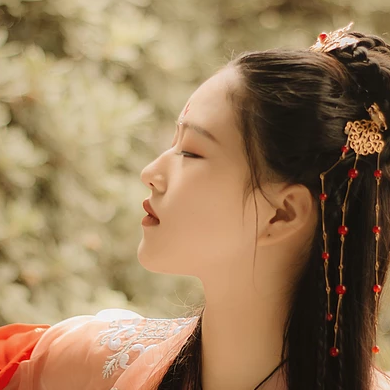 紅色帶傘女子頭像，唯美古風真人頭像