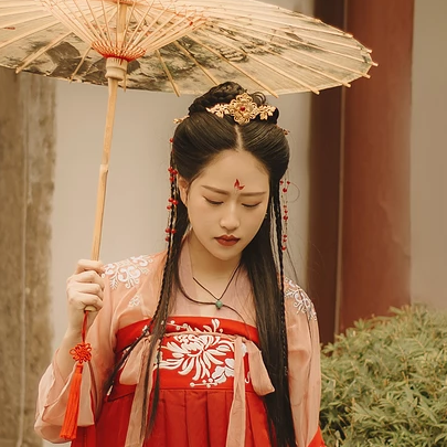 紅色帶傘女子頭像，唯美古風真人頭像