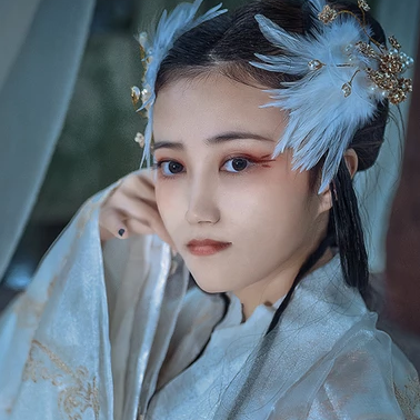 妖艷帶傘女子頭像，唯美古風真人頭像