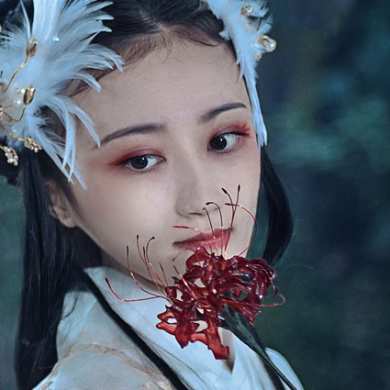 妖艷帶傘女子頭像，唯美古風真人頭像