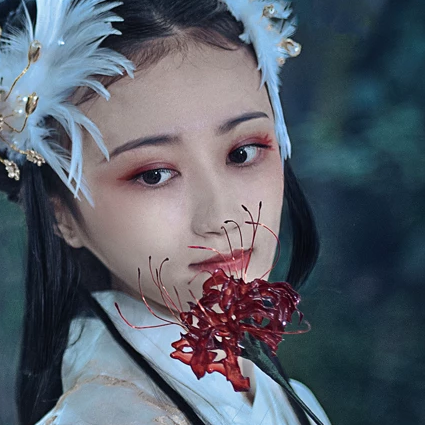 妖艷帶傘女子頭像，唯美古風真人頭像