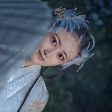 妖艷帶傘女子頭像，唯美古風真人頭像