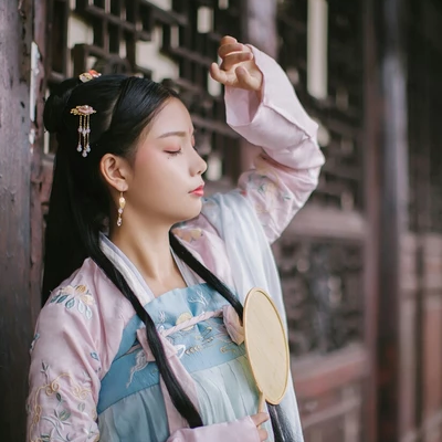 清新唯美帶團(tuán)扇女生頭像，古風(fēng)真人頭像