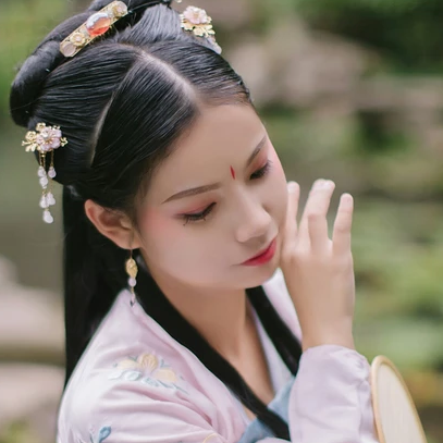 清新唯美帶團(tuán)扇女生頭像，古風(fēng)真人頭像