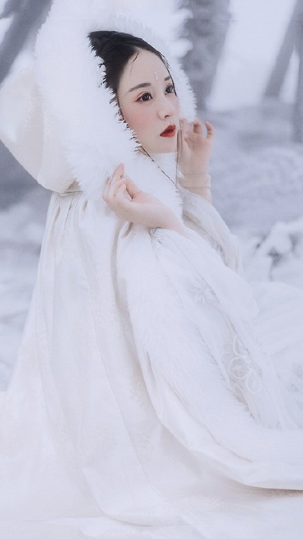 唯美雪景古裝美女圖片，清新淡雅的古裝攝影欣賞